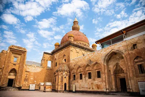 ishak pasha palace